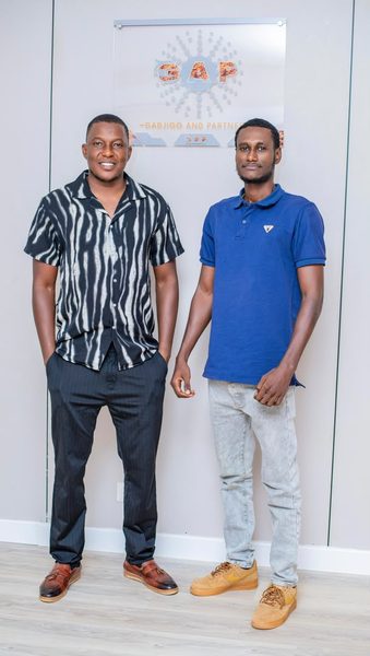 Deux collaborateurs de GAP